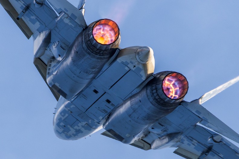 SU-57 I U NAJTEŽIM USLOVIMA SUPERIORNIJI OD SVIH Ruski lovac predstavljen u Indiji (VIDEO)