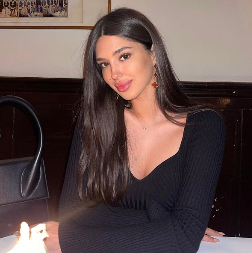 ĐINA DŽINOVIĆ NE PRESTAJE SA GOLIŠAVIM IZDANJIMA! Najkraći šorts i gole noge ostavile sve bez teksta, Harisu neće biti dobro!