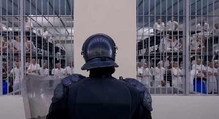 SNIMAK IZ NAJSTRAŠNIJEG ZATVORA NA SVETU LEDI KRV U ŽILAMA Samice su pakao na zemlji, a zbog načina na koji zatvorenici jedu prevrnuće vam se želudac! (VIDEO)