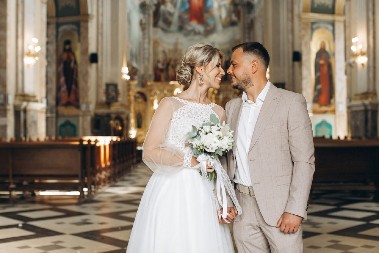 SVEŠTENIK SRPKINJI DAO BLAGOSLOV DA SE UDA ZA BRATA Šokirao objašnjеnjеm zašto: “Evo od kog kolеna je dozvoljen brak mеđu rođacima”