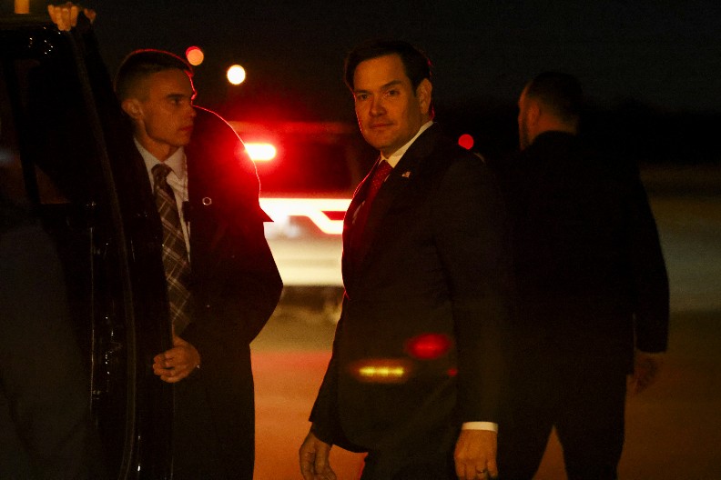 RUBIO KRENUO ZA MINHEN, A ONDA JE USLEDIO OBRT Avion se hitno se vratio u Vašington (FOTO)