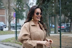 CECA NOSI 20.000 EVRA NA SEBI Svaki komad njenog autfita vredi pravo malo bogatstvo! 