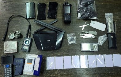 BUGARIN PAO  NA GRANIČNOM PRELAZU S OPREMOM ZA PREVARE Nosio blanko kartice, skimer i drogu