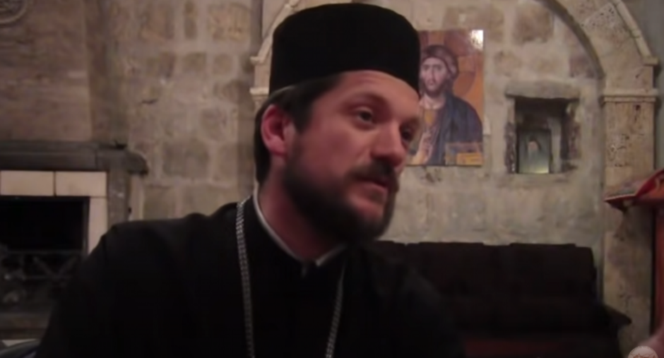 "ŽENA MU KOD KUĆE ZVOCA" Priča oca Gojka nasmejala vernike