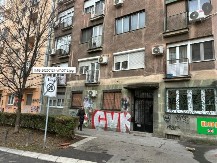  "SAMO JE PALA NA PLOČNIK"  "ALO" na mestu tragedije i misteriozne smrti devojke