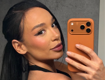 EDITA POKAZALA TRUDNIČKI STOMAČIĆ Pevačica blista u trećem mesecu! (FOTO)