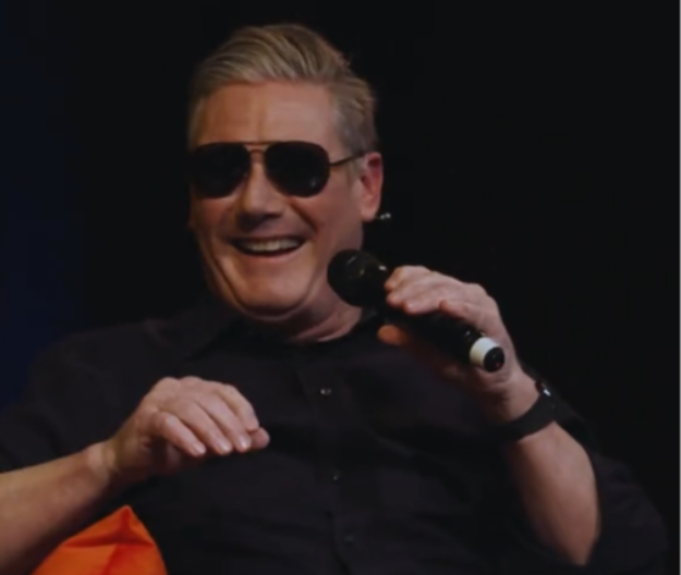 "PRIČAJ SA MNOM, GUSKO" Starmer stavio naočare kao Makron, pa imao poruku za njega! (VIDEO)