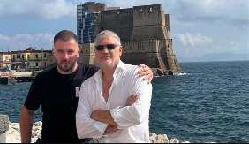 JASNO JE ŠTA MISLE O ACINOM ŽIVOTU SA ČEDOM Ovo su roditelji Kosa