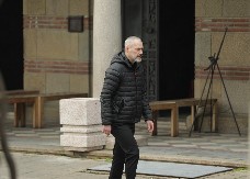 POTRESAN PRIZOR NA NOVOM GROBLJU Senkinu sestru Biseru izveli iz kapele, sin Vasil jedva stoji na nogama