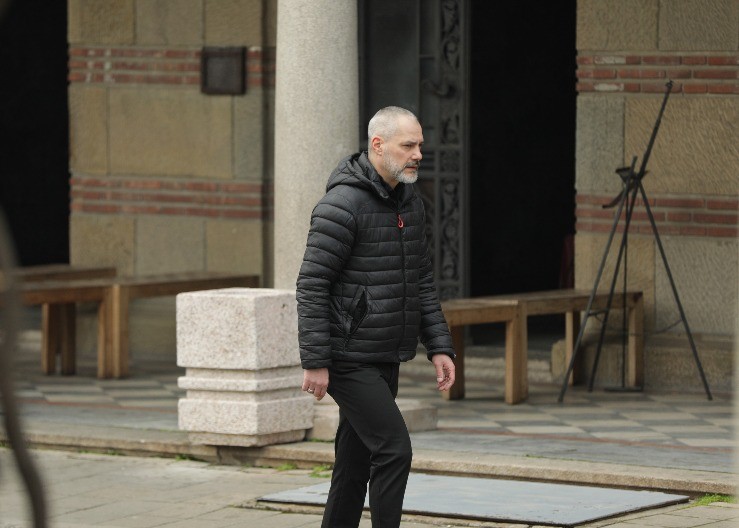 POTRESAN PRIZOR NA NOVOM GROBLJU Senkinu sestru Biseru izveli iz kapele, sin Vasil jedva stoji na nogama