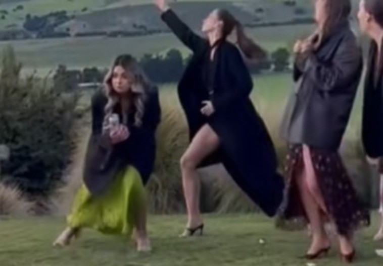 PRIZOR SA VENČANJA KOJI JE ZAPALIO INTERNET! Kuma u PANICI BEŽI, gosti VRIŠTE od smeha (VIDEO)