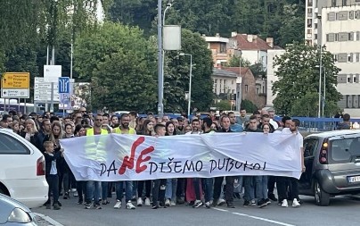 Blokaderi udarili na Valjaonicu u Sevojnu: Do juče radili u fabrici, danas govore o „zagađenju“