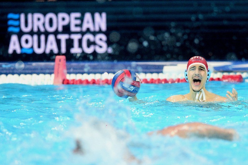 KUM MILANA GLUŠCA BRANIO ZA PARTIZAN Reč je o poznatom golmanu, a njegova slika iz Arene oduševila naciju!