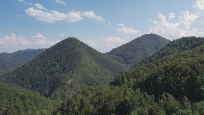 MOŽDA PRVO ŠTO SU NAM UZELI BIO JE EGIPAT, ALI PIRAMIDE SU OSTALE Dva misteriozna brda puna podzmenih tunela nalaze se kod Arilja