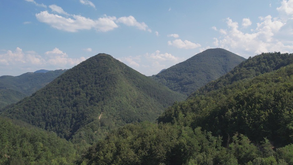 MOŽDA PRVO ŠTO SU NAM UZELI BIO JE EGIPAT, ALI PIRAMIDE SU OSTALE Dva misteriozna brda puna podzmenih tunela nalaze se kod Arilja