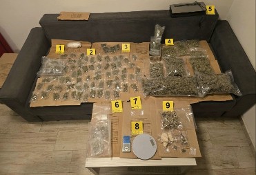 DRŽAO NARKO-MARKET U STANU Uhapšen diler na Vračaru (FOTO)