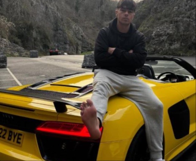 MILIONER SA 23 GODINE! Napustio mornaricu i postao bogat prodajom NOŠENIH ČARAPA – kad čujete koliko zaradi u toku dana, pašćete sa stolice! 