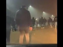   JEZIV TRANSPARENT IZ TUZLE Okačili poruku na ogradi bolnice u kojoj se nalaze navijači Torcide i Delija