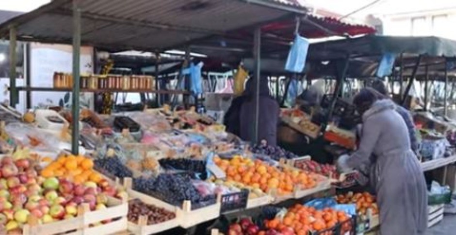 ŠTA JE OVO, LJUDI MOJI?! Snimljena ova voćka na pijaci u Vrnjačkoj banji usred JANUARA!