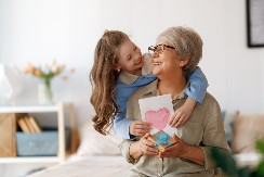 Briga o unucima produžava život i čuva pamćenje