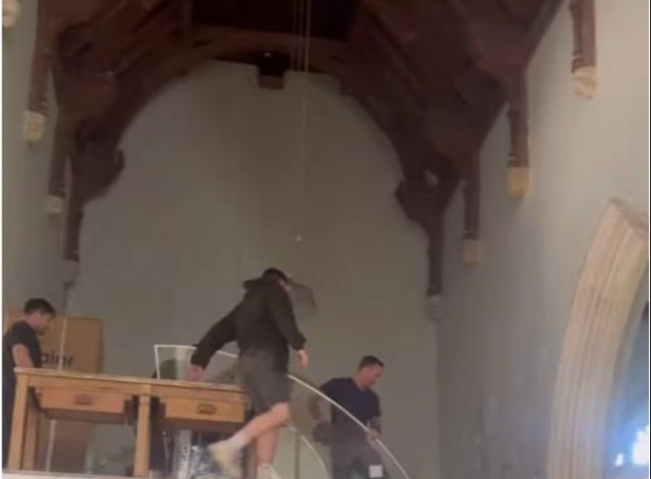 "PRVIH NEKOLIKO JE BILO NEPRIJATNO, A ONDA..." Porodica preuređivala crkvu za dom, pa pronašla nešto čega nema ni u hororima