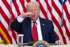 TRAMP ZAPRETIO: ''Igra se sa vatrom''