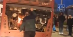 DRAMA NA STANICI Autobus planuo, vozač reagovao kao SUPERHEROJ - putnici u neverici! (VIDEO)