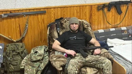 "GRANATE SU PADALE, A MI SMO PRŽILI KROFNE": Život i smrt snajperista u Volčansku (FOTO)