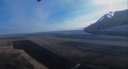 TRENUTAK UNIŠTENJA SU-25 Iskusni pilot nije imao šanse (VIDEO)