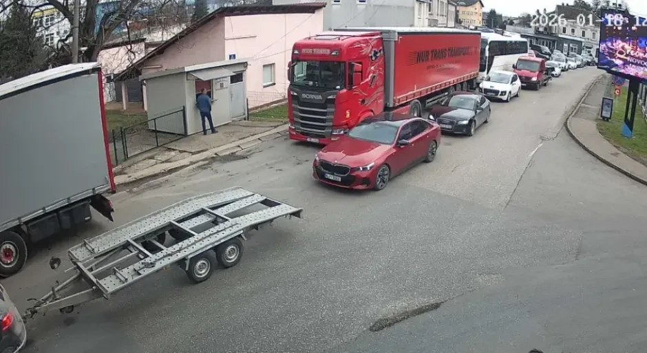  ODALE GA GUME Velika zaplena droge na graničnom prelazu Jabuka