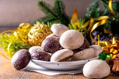 BELI MEDENJACI SA MIRISOM NOSTALGIJE I PRAZNIKA Razgrabe se sa stola čim se postave