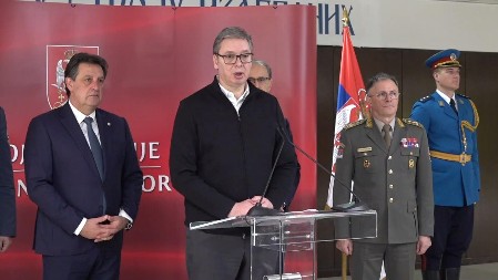 "ŠTO SE TIČE STAJANJA NA CRTU, JA VIŠE NE MOGU DA SE KANDIDUJEM ZA PREDSEDNIKA" Vučić: Borićemo se da ne pobede zato što verujemo da bi uništili Srbiju (VIDEO)