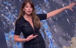 SKANDAL U PROGRAMU UŽIVO Voditeljka u vremenskoj prognozi pokazala VIŠE NEGO ŠTO JE HTELA - mreže gore!