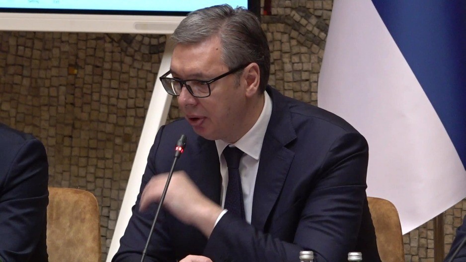 "PREDSEDNIK NAS JE POSTROJIO!" Bajatović o žestokim kritikama Vučića na sednici Vlade