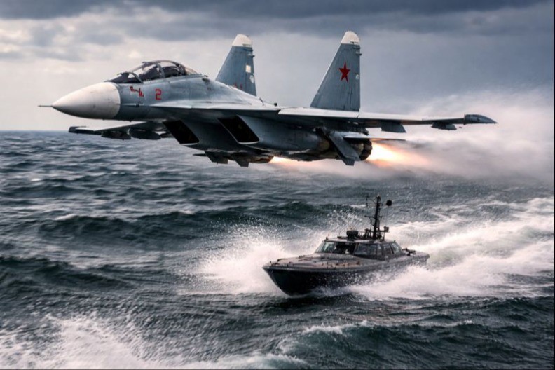 LET IZNAD PAKLA: Snimci ruskih lovaca lede krv u žilama (VIDEO)