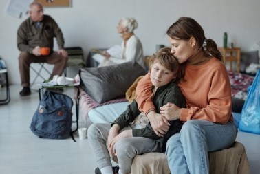 MAJKA DVOJE DECE UNIŠTENA Prevaranti joj se predstavljali kao HOLIVUDSKE zvezde - ostala bez 250 hiljada! 