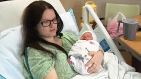 ŠOK I PANIKA NA RADNOM MESTU Žena radila u skladištu, a onda je iznenada rodila bebu - NIJE NI ZNALA DA JE TRUDNA! 