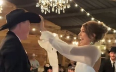 SLAVILI PRVI PLES, A ONDA... Kumovi srušili mladoženju na pod, mlada ga „počastila“ pred svima – gosti ostali bez teksta