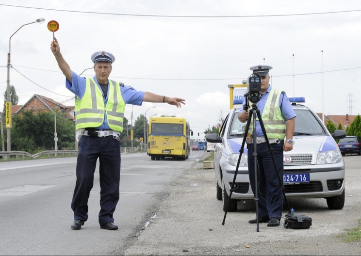ŽENI PRETI ZATVOR Upozorila vozače na radar, pa JOJ STIGLA PAPRENA KAZNA