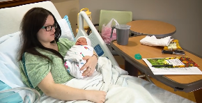 "NISAM IMALA SIMPTOME, A I GUBILA SAM KILOGRAME" Žena se porodila na poslu, a nije ni znala da je TRUDNA (VIDEO)