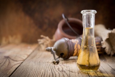 Zašto su naši stari pekli rakiju i u januaru – zaboravljena praksa iz hladnih dana