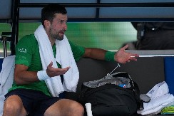 DRAMA U MELBURNU Đoković povraćao