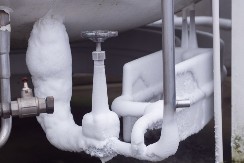 AKO OVO NE URADITE NOĆU, CEVI ĆE PUĆI! Jedan potez sprečava havariju kad udari mraz