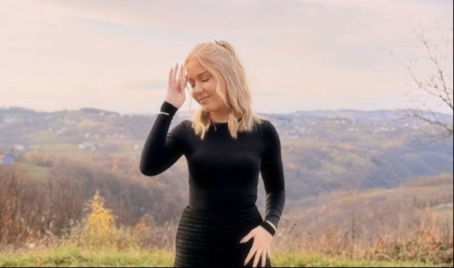 TRUDNA NAŠA PEVAČICA (26) Javno saopštila srećne vesti na nesvakidašnji način (FOTO) 