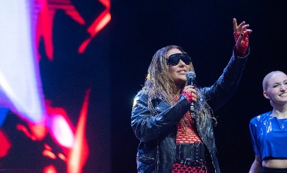 ANA NIKOLIĆ NEPREPOZNATLJIVA! Skinula kilograme i zapalila mreže u providnom kombinezonu! (FOTO)