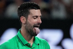 Novak Đoković pobedio Janika Sinera za finale Australijan Opena