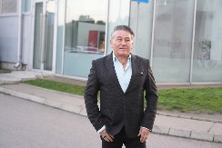 DECENIJAMA SU ĆUTALI O AFERI! Halid Muslimović konačno progovorio o pevačici: "Bilo je želje sa obe strane"