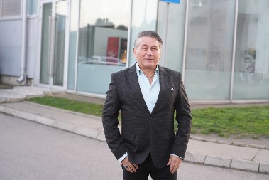 DECENIJAMA SU ĆUTALI O AFERI! Halid Muslimović konačno progovorio o pevačici: "Bilo je želje sa obe strane"