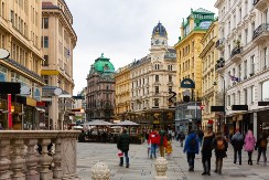 GLANCAJU STATUU HITLEROVOG IDOLA Protesti u Beču, vlast koketira sa starim idejama