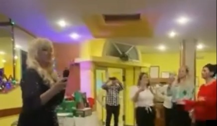 PEVAČICA PREKINULA NASTUP I PROGOVORILA O ZDRAVLJU KOLEGINICE: "Nada je jako bolesna" 